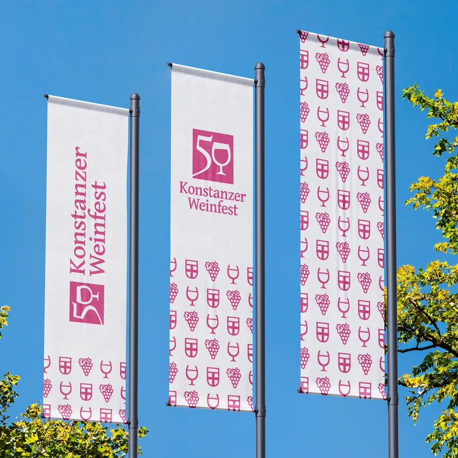 3 Fahnen mit 50. Konstanzer Weinfest Branding